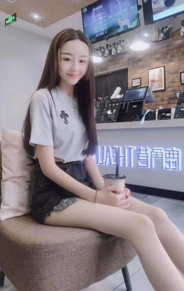 身材好的小嫩妹